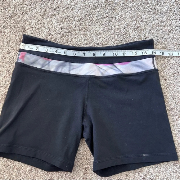Lululemon Reverse Groove Short - Picture 9 of 12